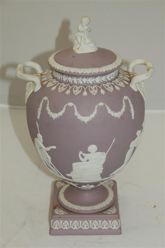 A Wedgwood lilac jasper twin handled vase and cover, early 20th century, 33cm